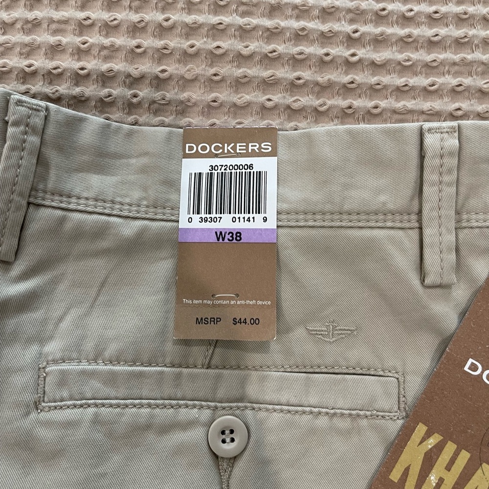 Dockers Khaki Shorts - Picture 6 of 6